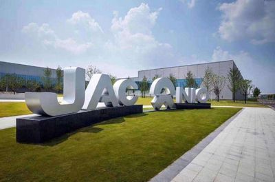 新舊勢(shì)力聯(lián)手，新造車(chē)勢(shì)力抱團(tuán)傳統(tǒng)車(chē)企大腿管用嗎？