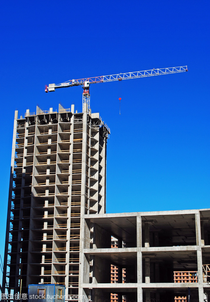 陽(yáng)光燦爛的日子里，房地產(chǎn)建筑的革新與未來(lái)